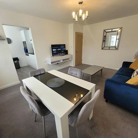 Bumblebee Bungalow - With Separate Office And Gaming Space By Catchpole Stays Colchester Exteriör bild