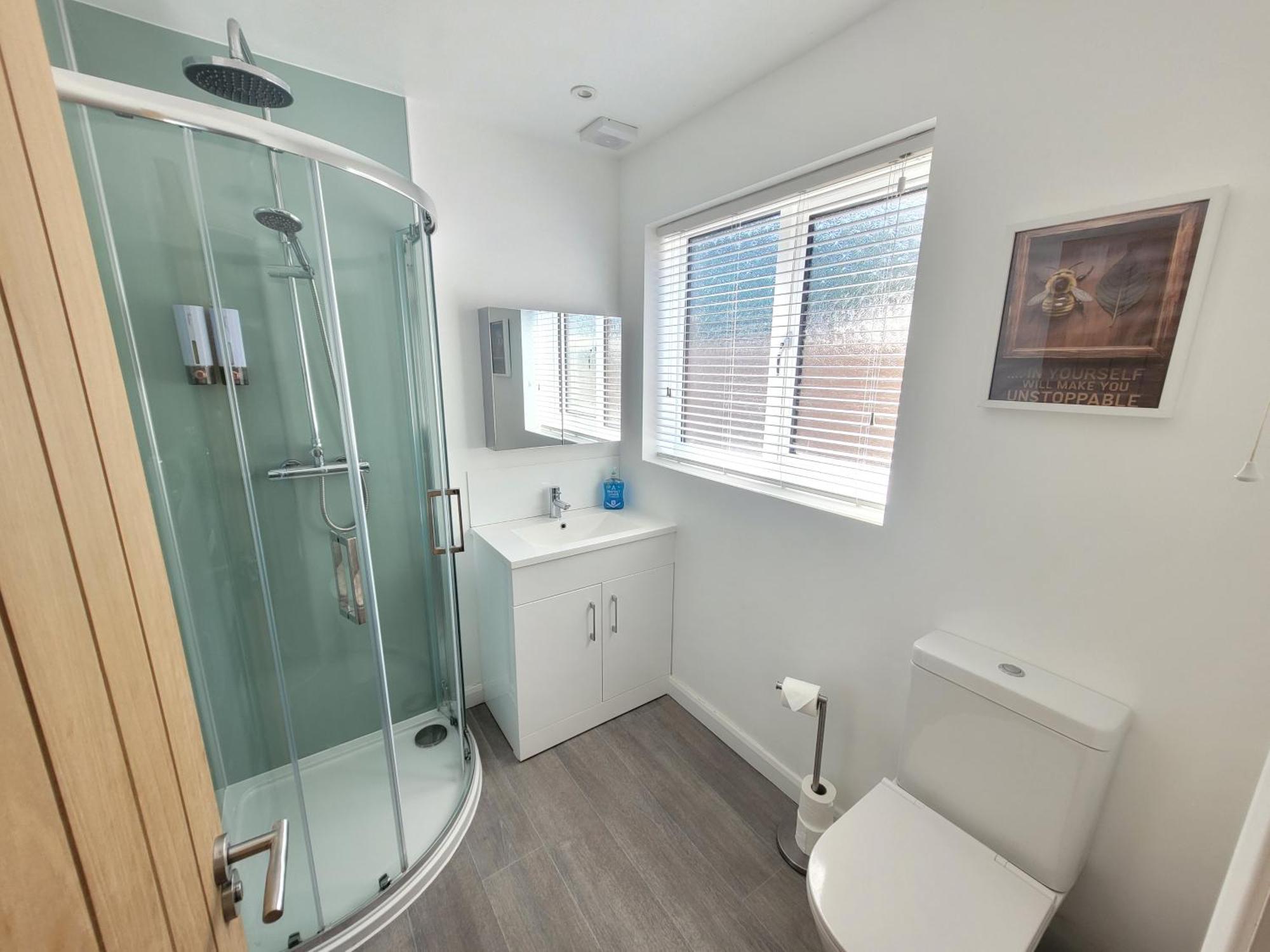 Bumblebee Bungalow - With Separate Office And Gaming Space By Catchpole Stays Colchester Exteriör bild