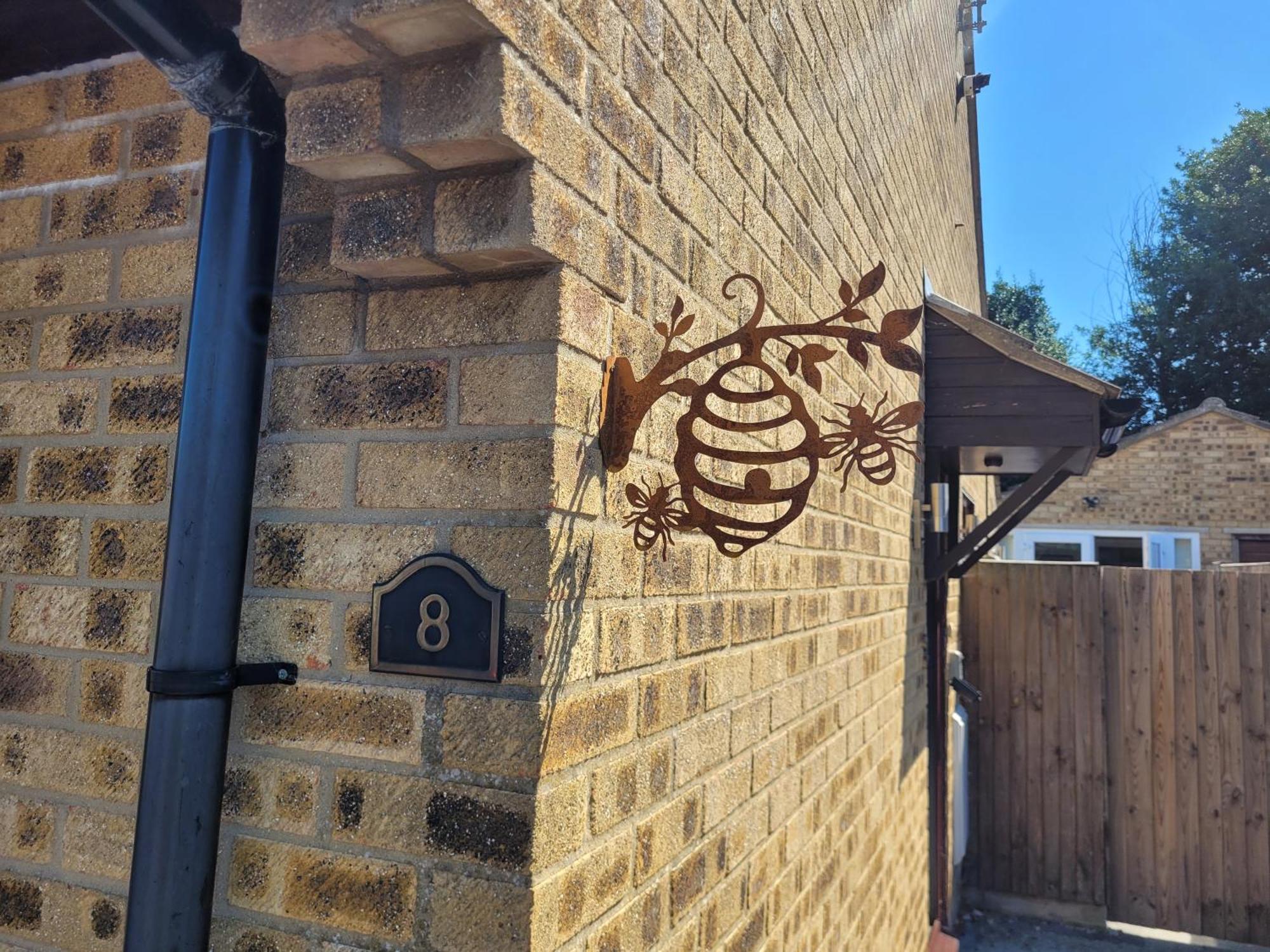 Bumblebee Bungalow - With Separate Office And Gaming Space By Catchpole Stays Colchester Exteriör bild