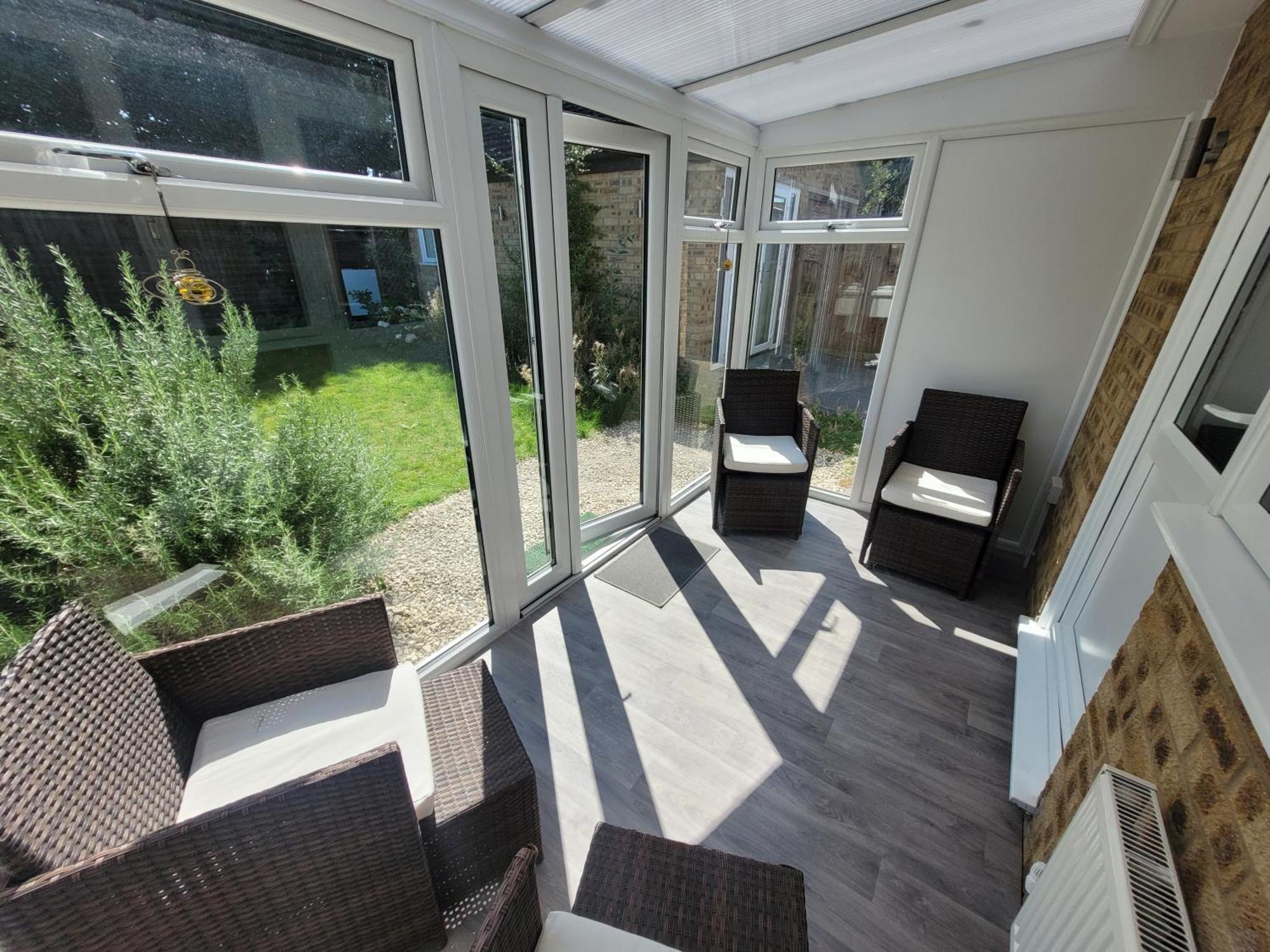 Bumblebee Bungalow - With Separate Office And Gaming Space By Catchpole Stays Colchester Exteriör bild