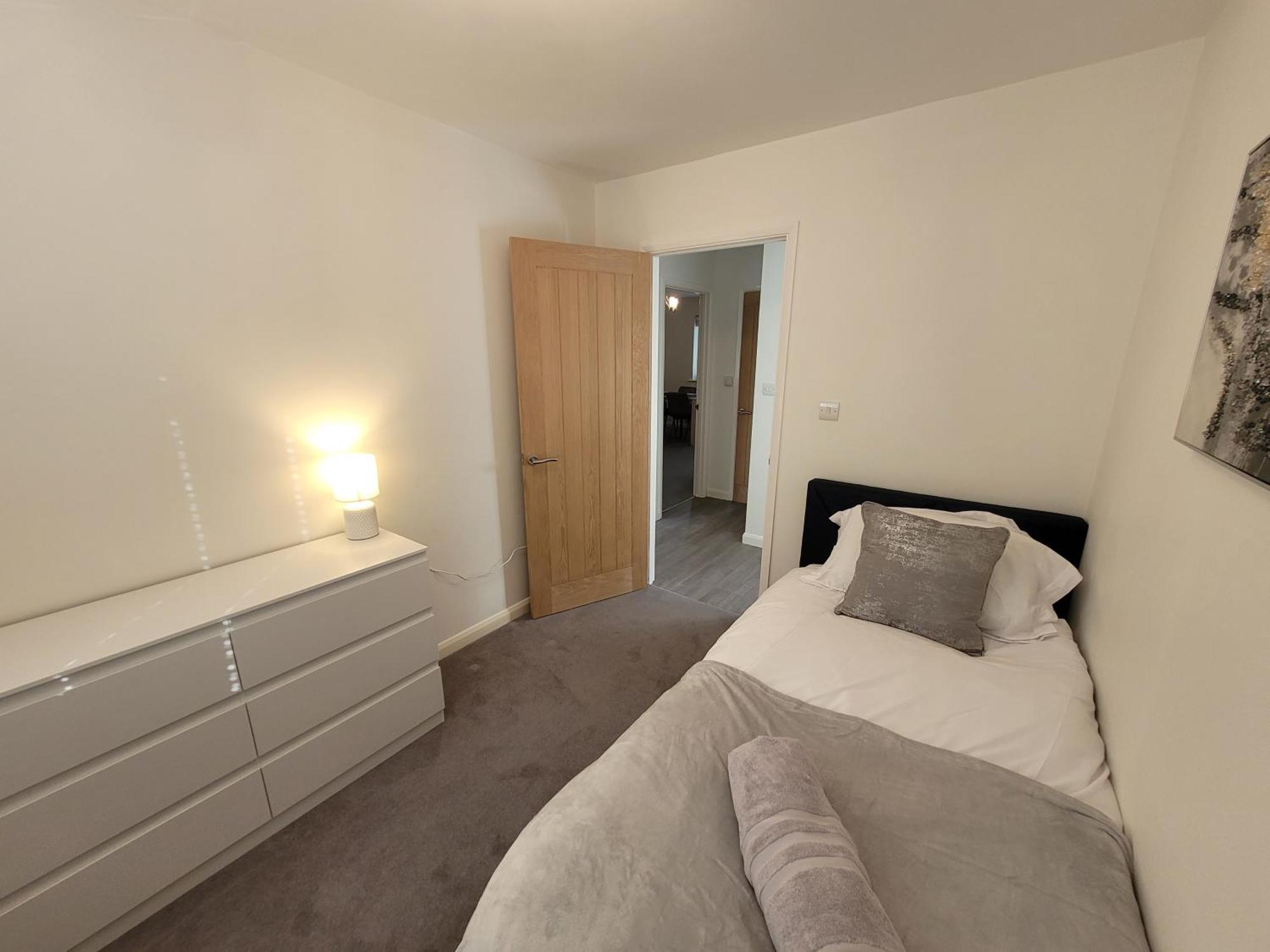 Bumblebee Bungalow - With Separate Office And Gaming Space By Catchpole Stays Colchester Exteriör bild