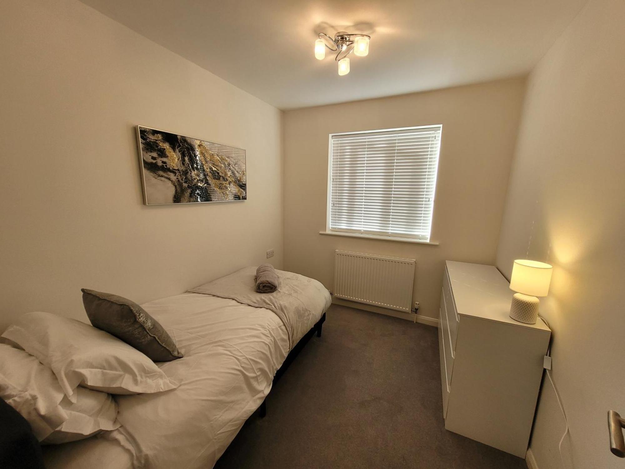 Bumblebee Bungalow - With Separate Office And Gaming Space By Catchpole Stays Colchester Exteriör bild